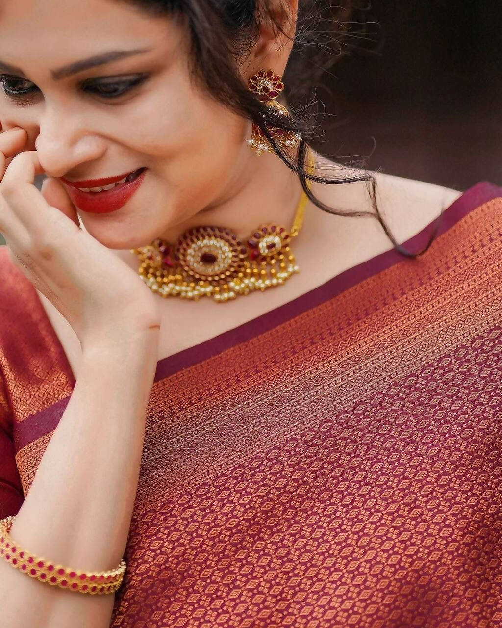 DEIANA'S Beautiful Designer Golden zari Soft Lichi Silk Saree - Maroon - Swadesiicart