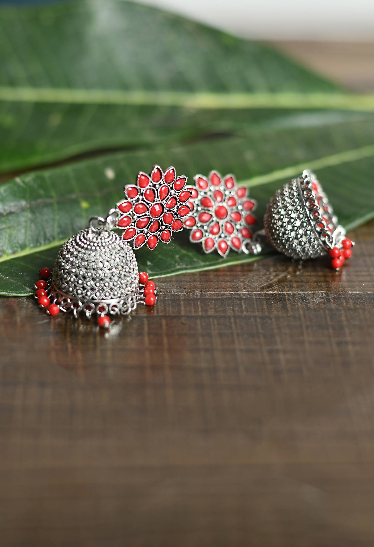 Mominos Fashion Johar Kamal Kundan Work Jhumka With Red Beads - Swadesiicart