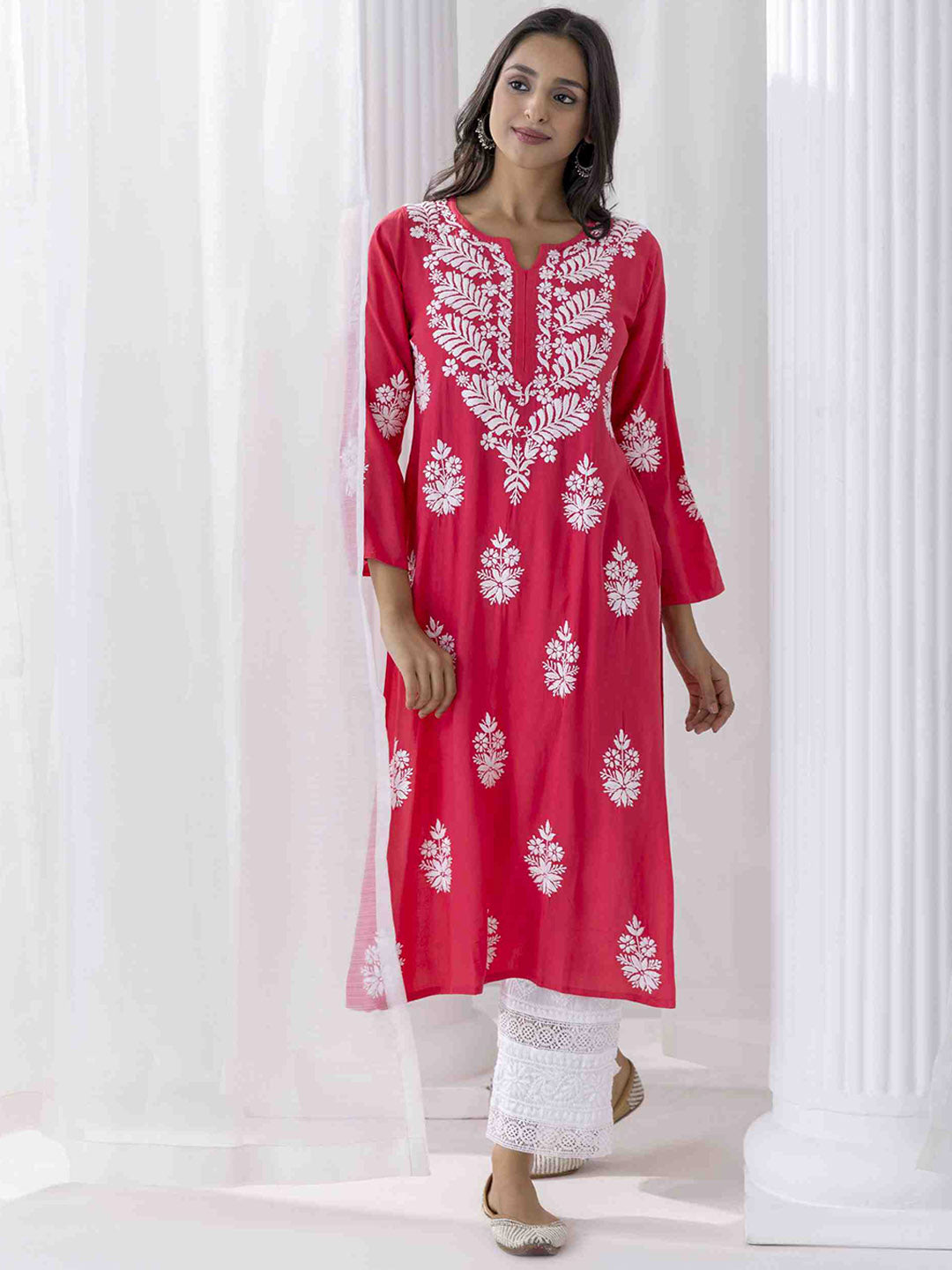 HOUSE OF KARI Floral Chikankari Embroidered Notched Round Neck Straight Kurta | Swadesiicart