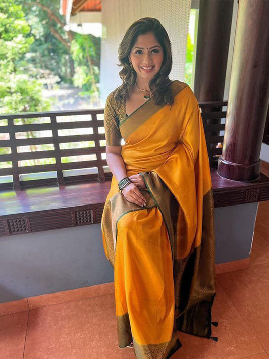 Kalini Ethnic Motif Woven Design Zari Banarasi Saree | Swadesiicart