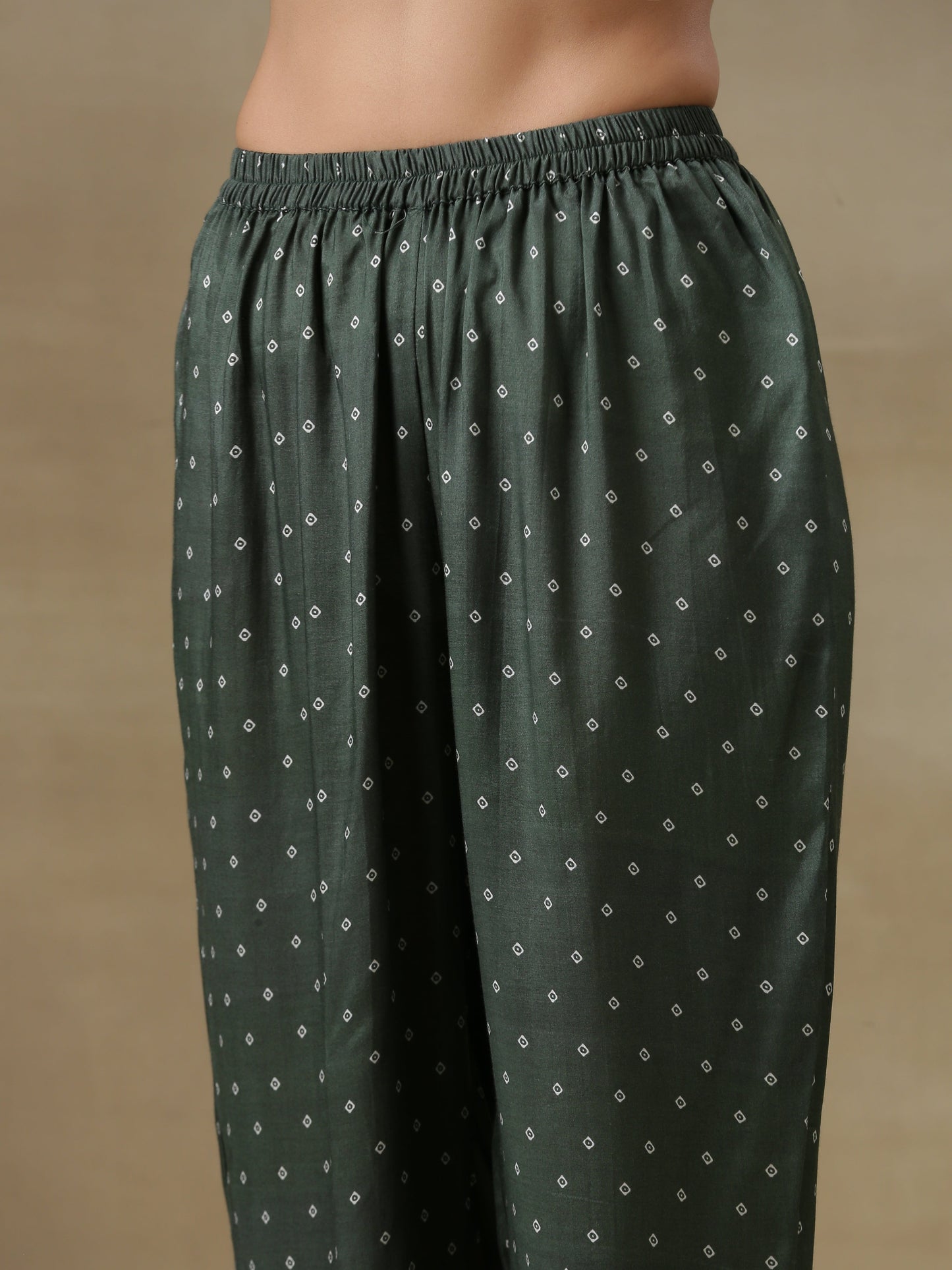 trueBrowns Dark Green Bandhani Printed Silk Side Gathered Kurta Pant Set