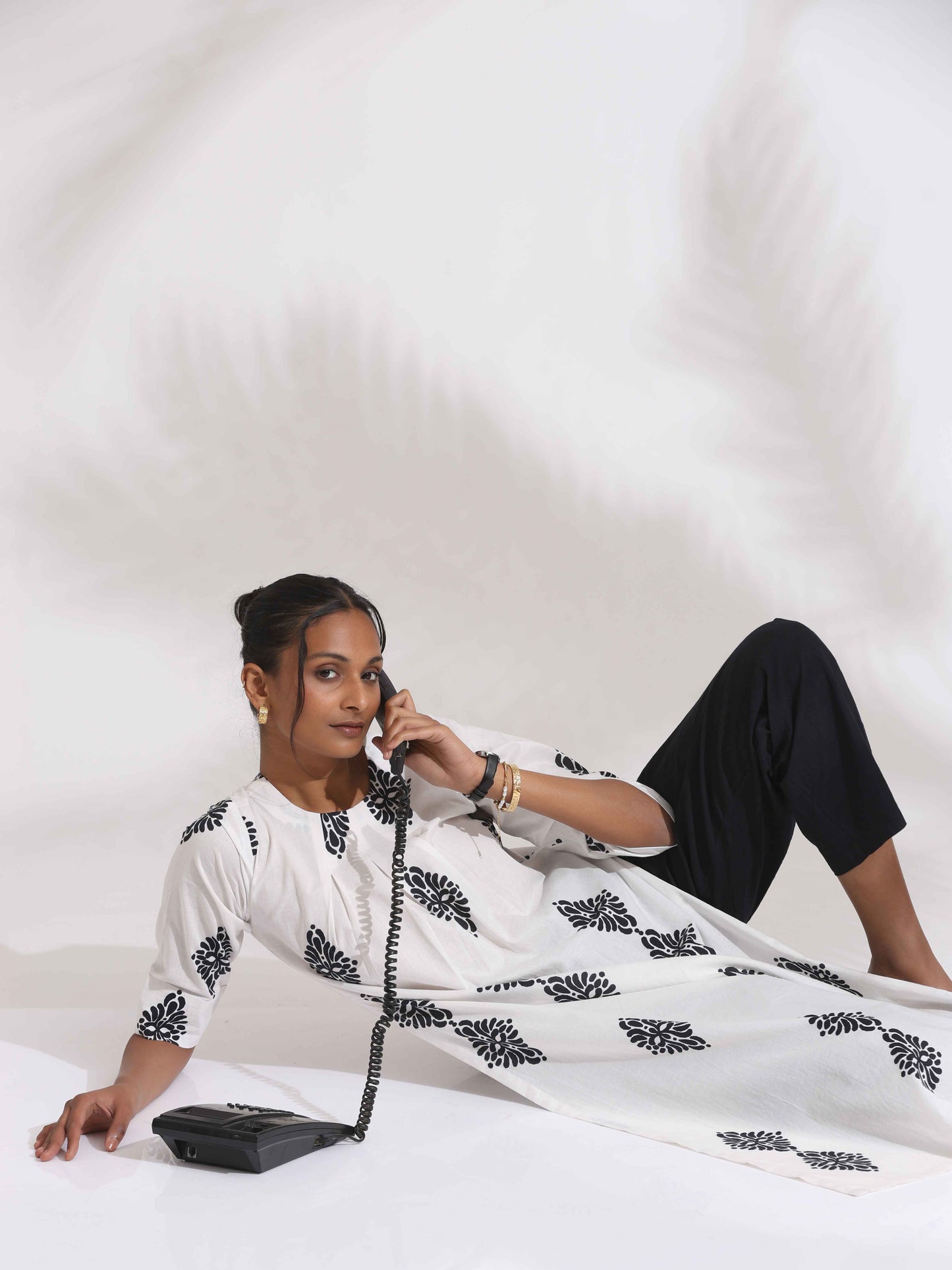 trueBrowns White Cotton Print Pleated Kurta Set | Swadesiicart