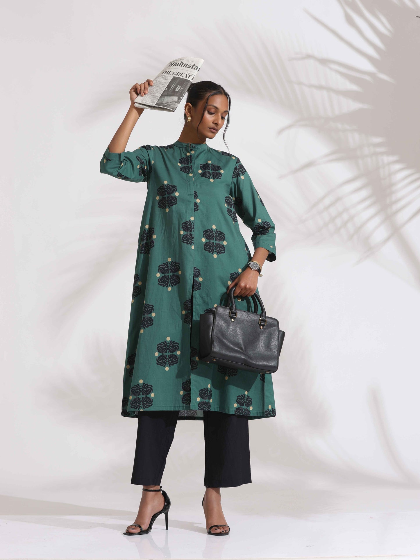 trueBrowns Green Cotton Print Front Slit Kurta Set | Swadesiicart
