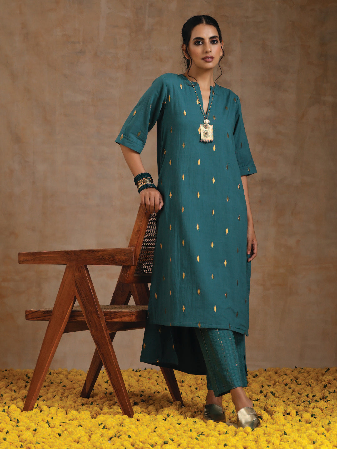 trueBrowns Deep Sea Gold Cotton Relaxed High-Low Kurta Set | Swadesiicart