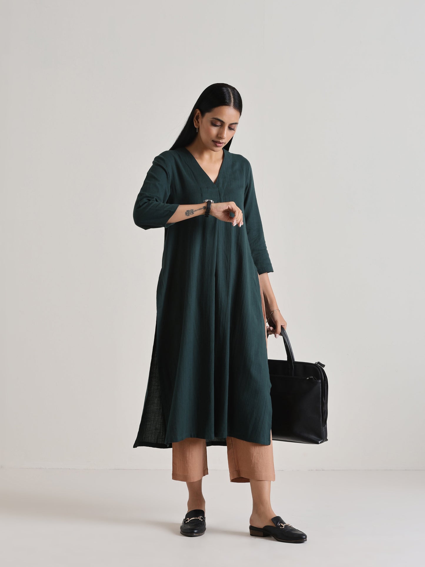 trueBrowns Dark Green Kurta Pant Set | Swadesiicart