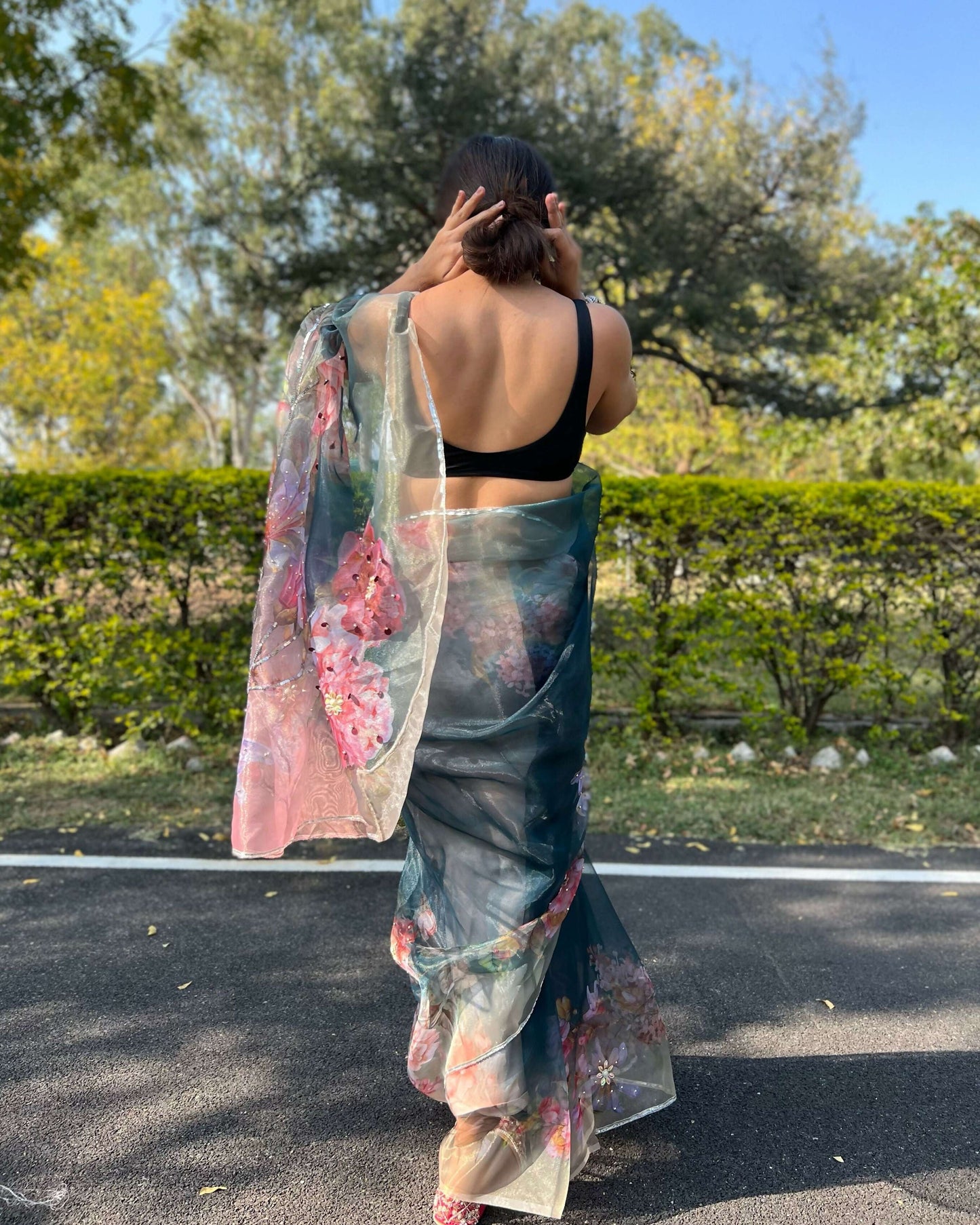 Vamsee Sia Grey Organza Saree - Swadesiicart