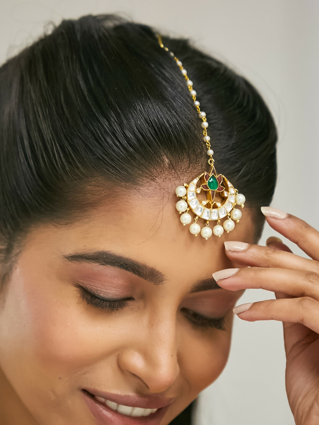 Nuyug 22K Gold-Plated Green Stone & Kundan Studded with Pearl Drop Maang Tikka Head Jewellery | Swadesiicart