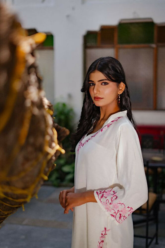 Zibaa Ivory & Pink Muslin Chikankari Kurta - Swadesiicart
