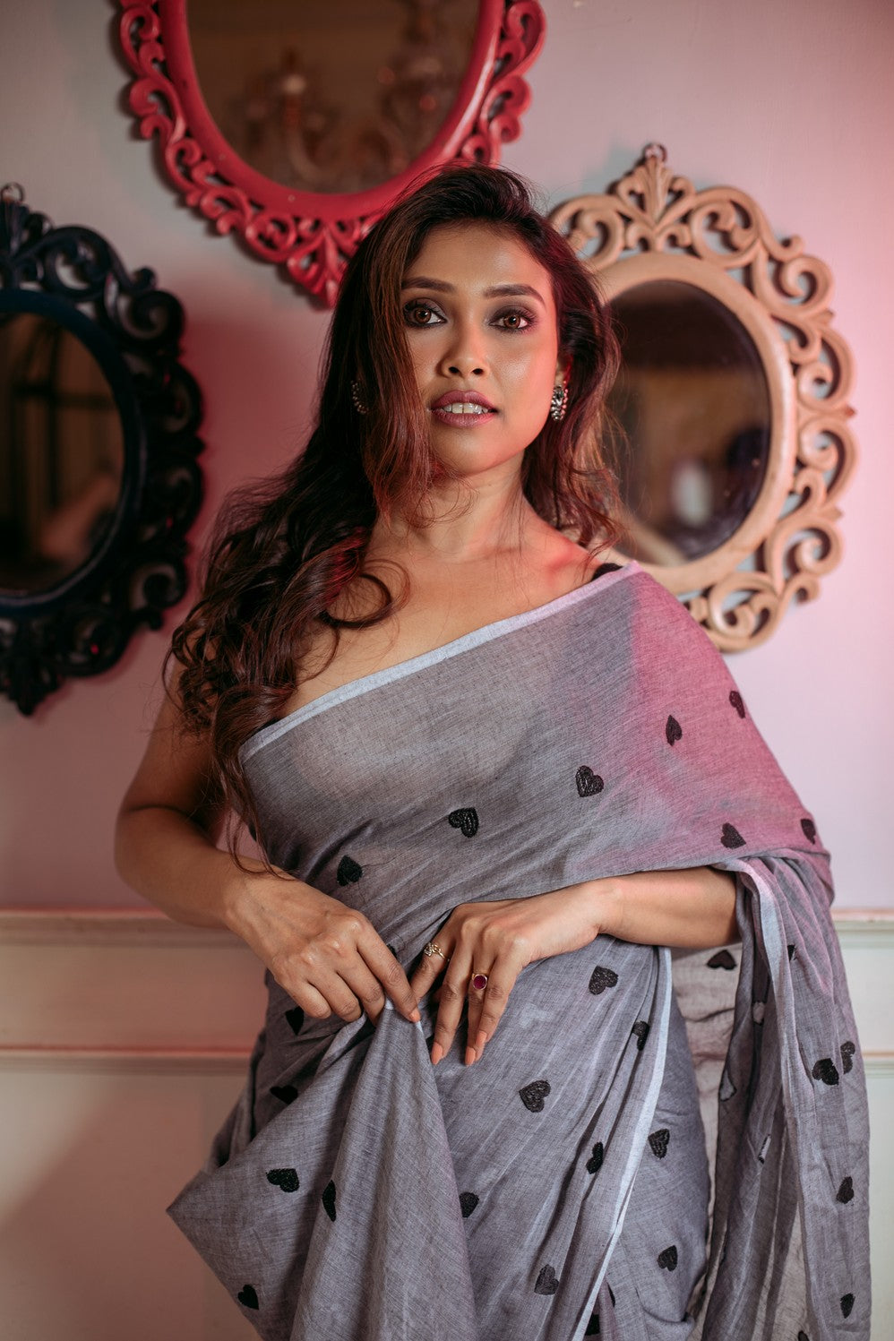 Very Much Indian Mastaani - Pure Mul Jamdhani Cotton Handloom Saree with Beautiful Heart Weaves - Grey | Swadesiicart