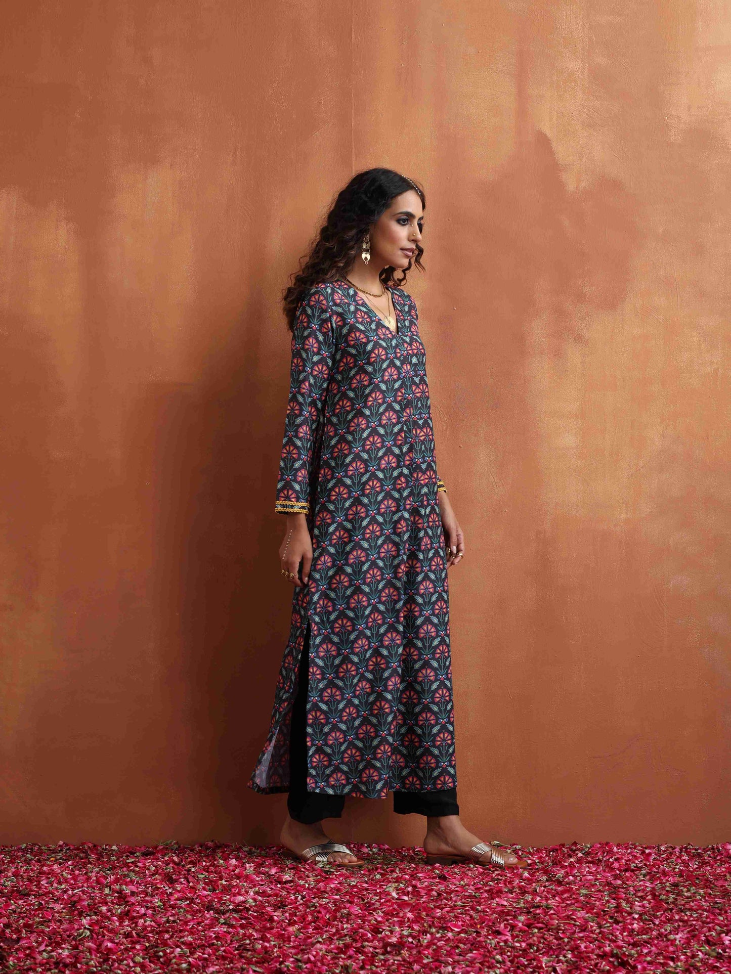 trueBrowns Black Floral Print A-line Kurta Set | Swadesiicart