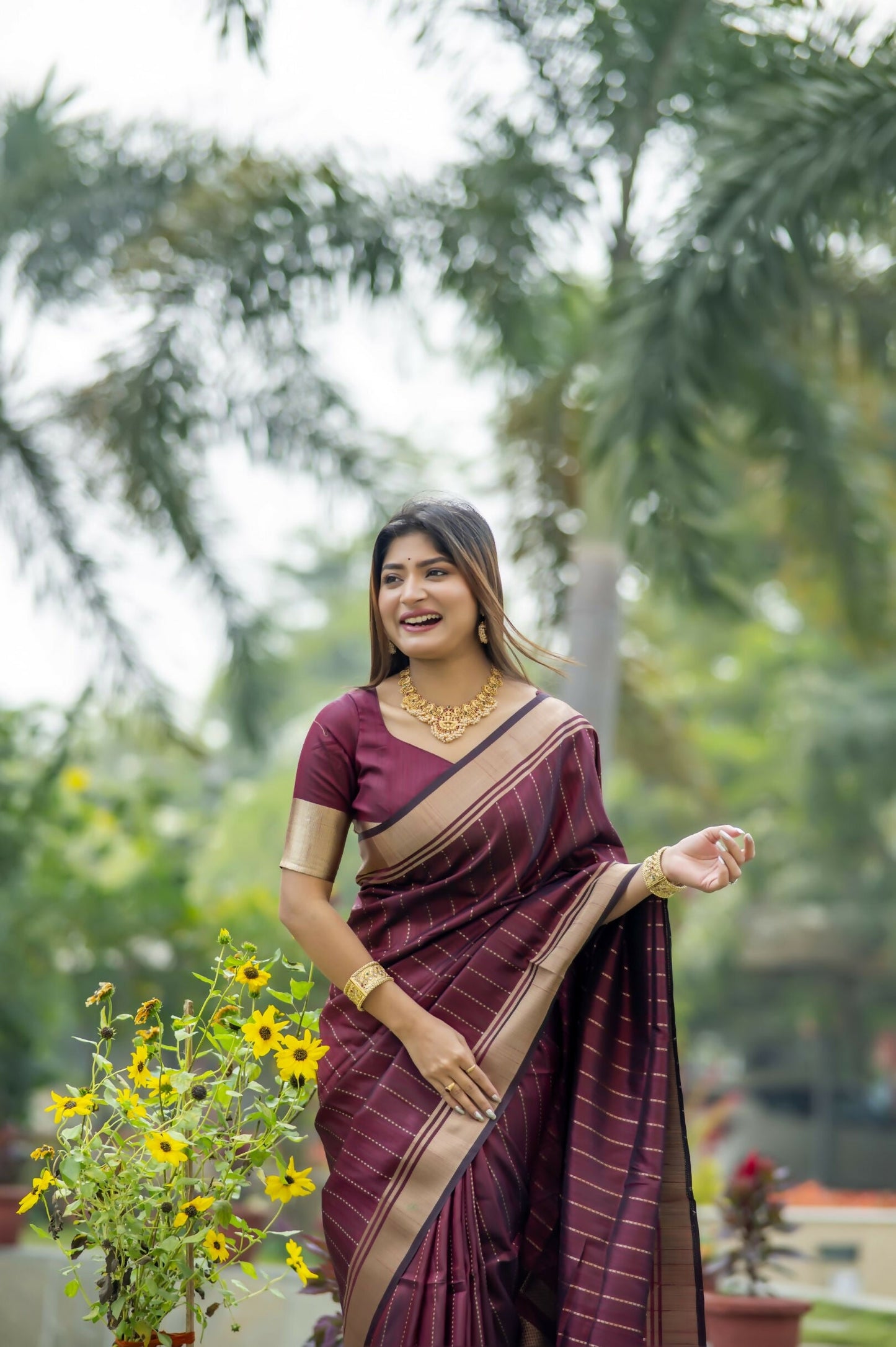 Vishnu Weaves Women's Maroon Raw Silk Saree with Blouse - Swadesiicart