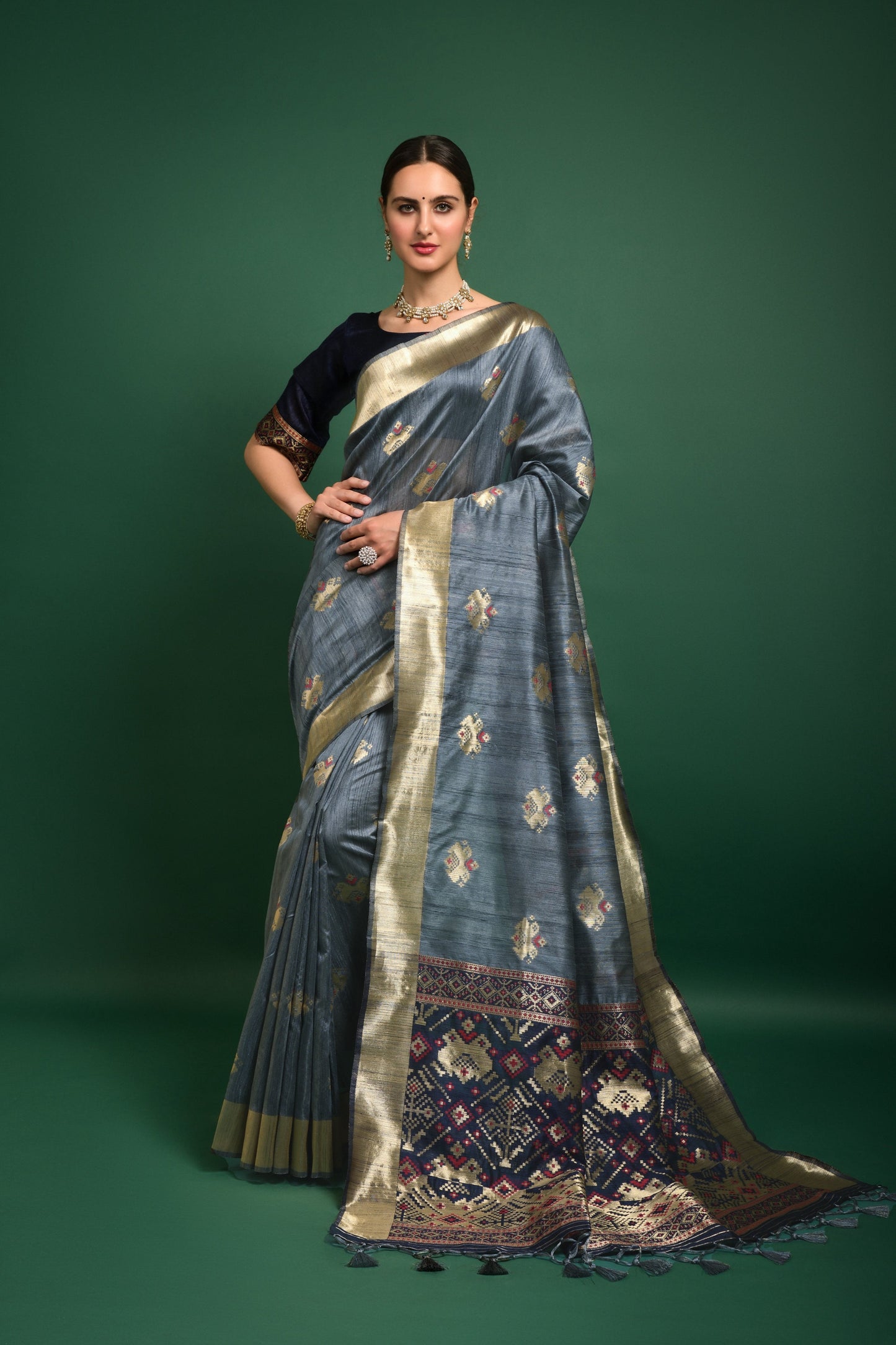 Vishnu Weaves Women's Grey Tussar Silk Zari Woven Saree with Blouse - Swadesiicart