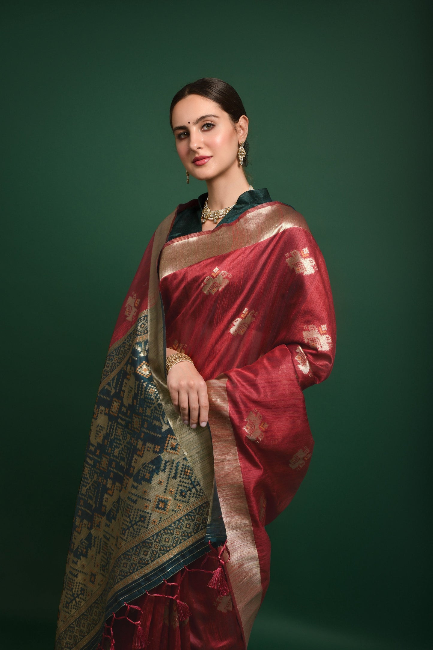 Vishnu Weaves Women's Red Tussar Silk Zari Woven Saree with Blouse - Swadesiicart
