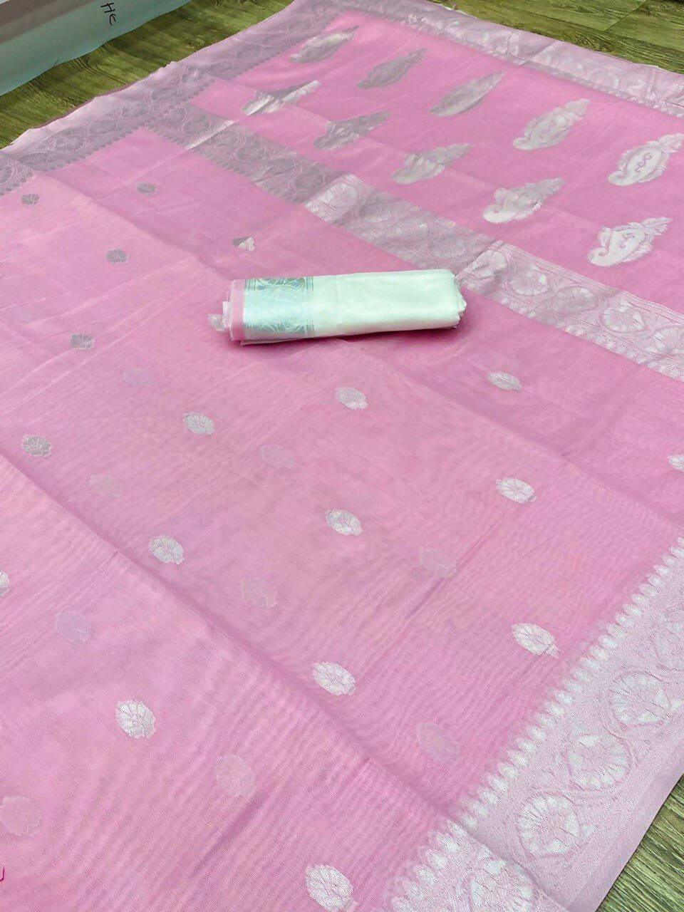 DEIANA'S Beautiful Designer Golden zari Soft Cotton Saree - Pink - Swadesiicart