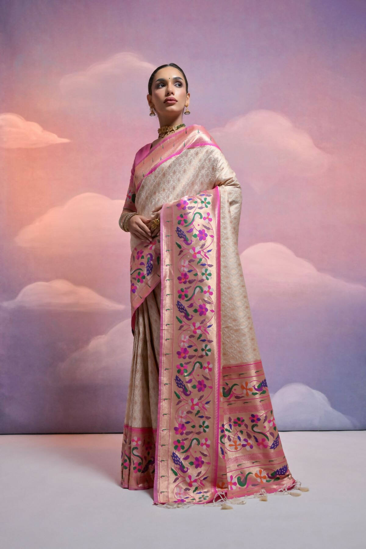 Vishnu Weaves Women's White Paithani Silk Zari Woven Saree with Blouse - Swadesiicart