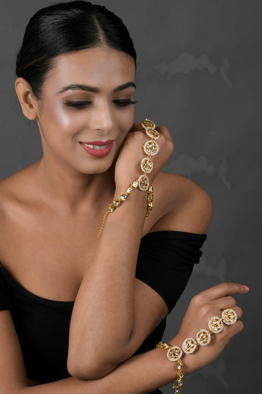 Peryl Women's Gold Tone Kundan Haathphool With Pearls - Distacart