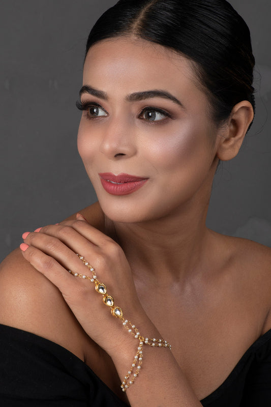 Peryl Women's Gold Toned Kundan Hathphool - Distacart