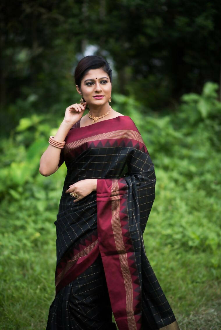 Vishnu Weaves Women's Black Raw Silk Checks Zari Woven Saree with Unstitched Blouse - Swadesiicart