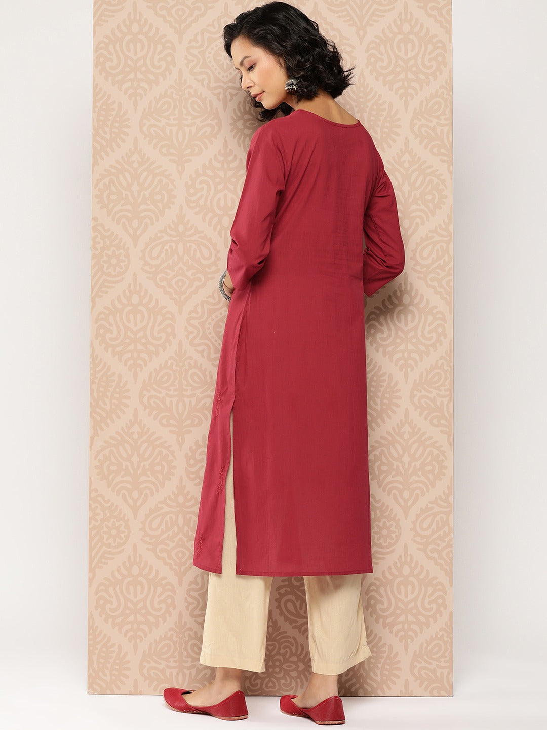 Yufta Floral Embroidered Chikankari Cotton Kurta - Swadesiicart