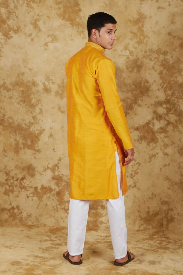 Bluesaanchi Men's Handloom Embroidered Yellow Kurta Set | Swadesiicart