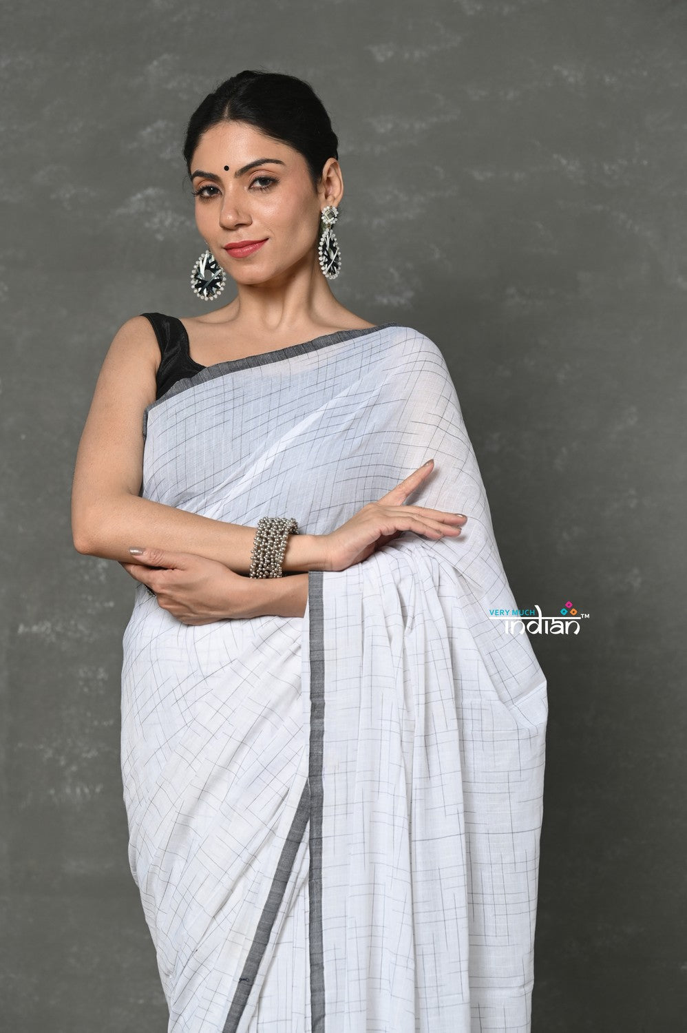 Very Much Indian Tyohaar - Mul Cotton Khadi Design Handloom Woven Saree - White | Swadesiicart