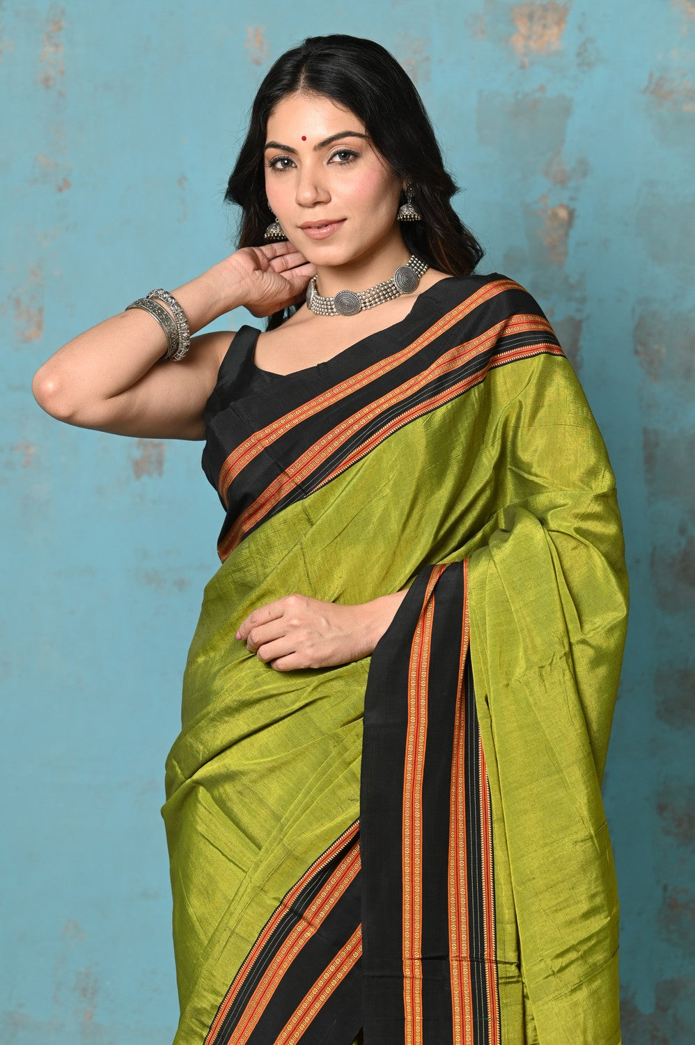 Very Much Indian Tyohaar - Traditional Handloom Dual Tone Green Ilkal Cotton Viscose with Red Pallu | Swadesiicart