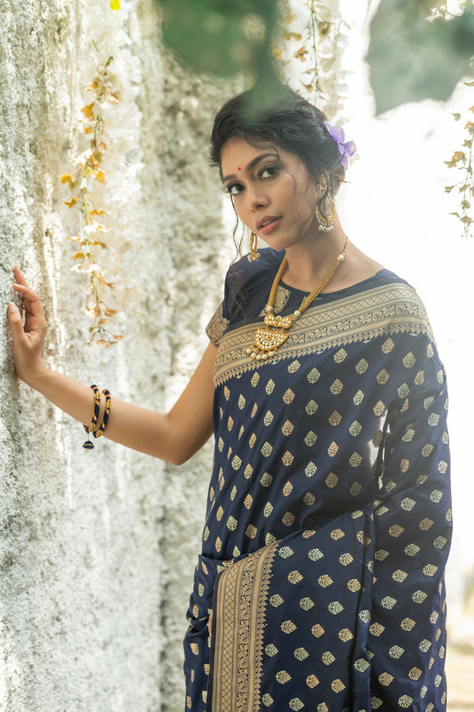 Vishnu Weaves Women's Navy Blue Banarasi Silk Zari Woven Saree with Unstitched Blouse - Swadesiicart