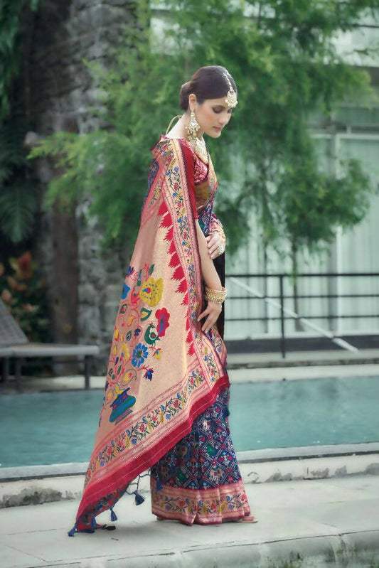 Vishnu Weaves Women's Navy Blue Paithani Patola Silk Zari Woven Saree with Unstitched Blouse - Swadesiicart