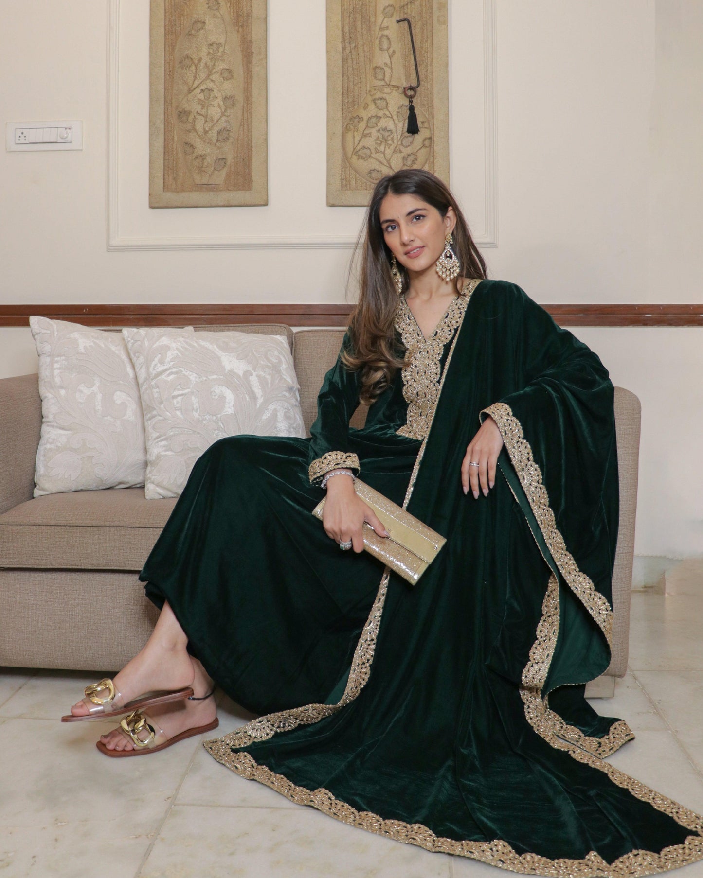 trueBrowns Green Velvet Shawl | Swadesiicart