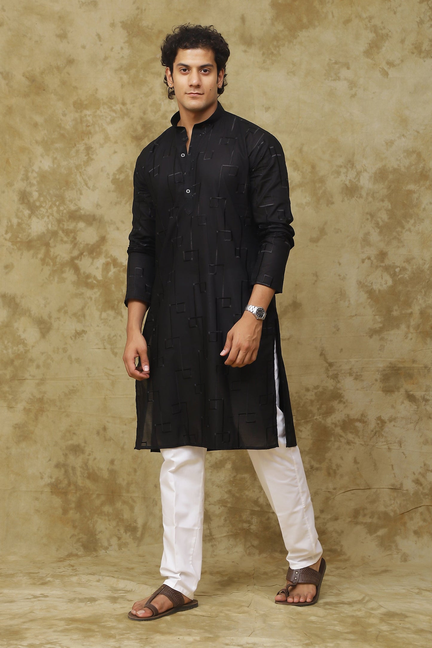 Bluesaanchi Men's Cotton Zari Embroidered Kurta Set - Black | Swadesiicart