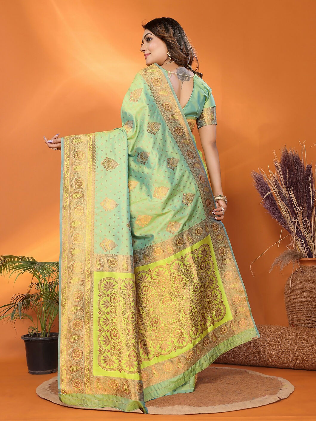 Joban Fashion Banarasi Light Green Woven Soft Silk Saree | Swadesiicart