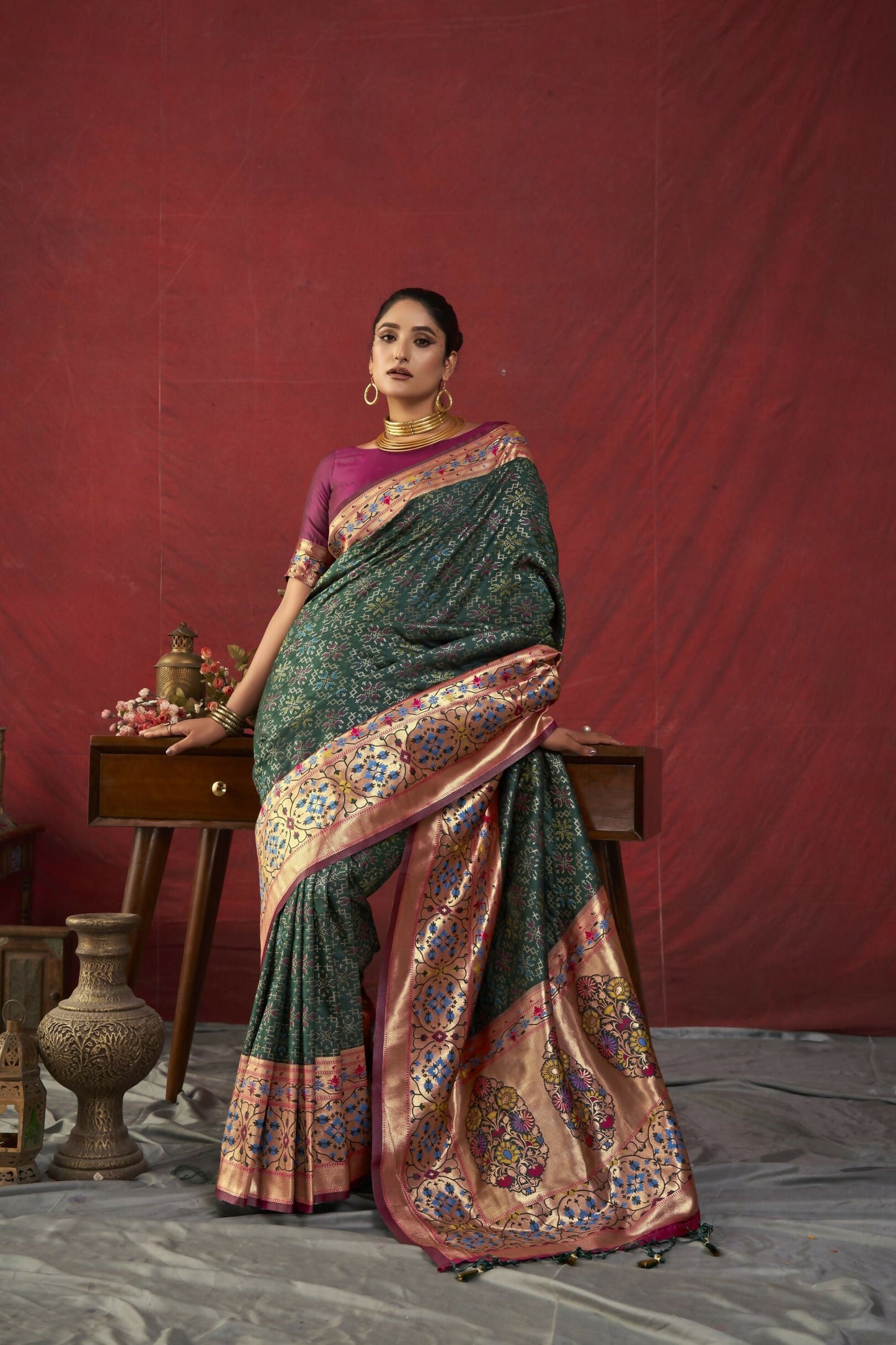 Vishnu Weaves Women's Bt-Green Paithani Silk Saree with Blouse - Swadesiicart
