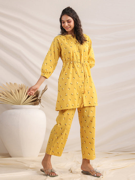 Janasya Gathering Cambric Mustard Geometric Band Collar Co-Ords - Swadesiicart
