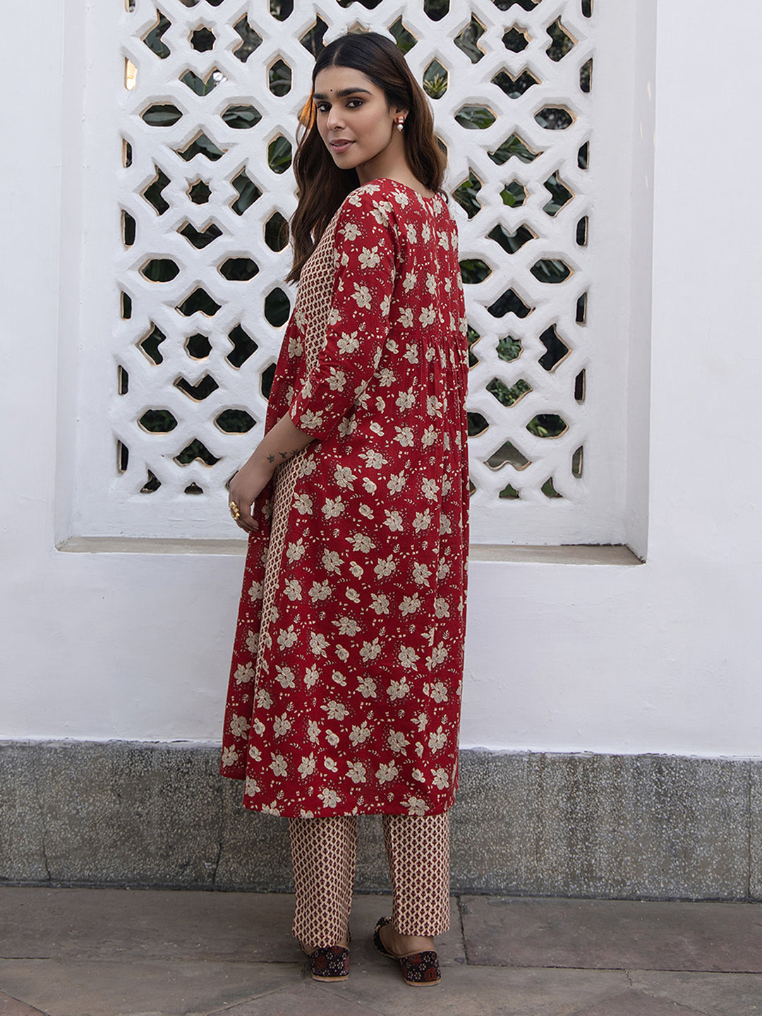 Janasya A-Line Cambric Red Floral Notch Neck Kurta & Bottom | Swadesiicart