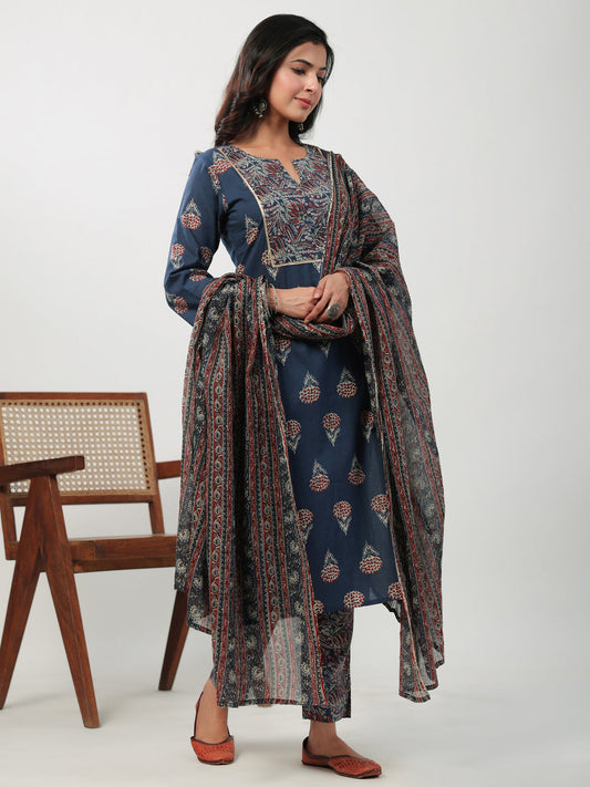 Janasya Regular Cambric Indigo Floral Notch Neck Kurta Set | Swadesiicart