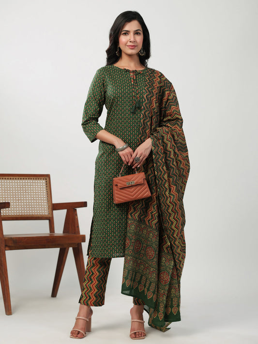 Janasya Straight Cambric Green Ethnic Motifs Notch Neck Set | Swadesiicart