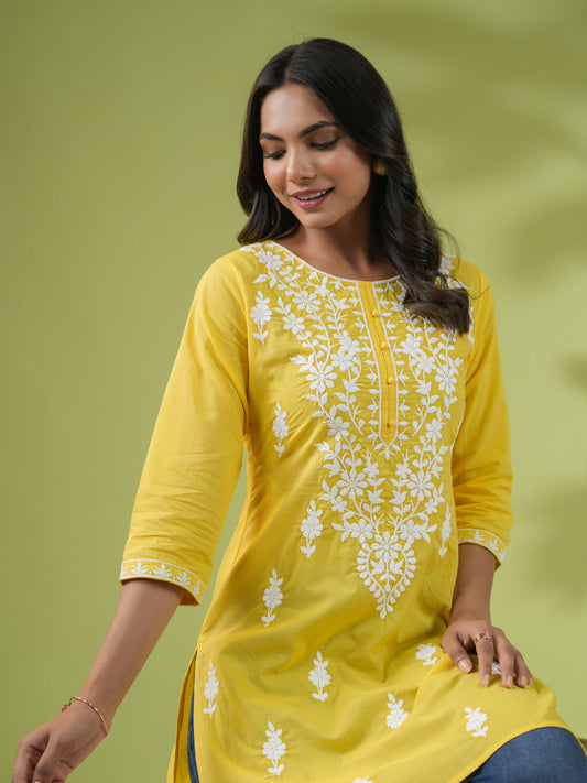 Janasya Straight Cotton Cambric Yellow Ethnic Motifs Round Neck Tunic | Swadesiicart