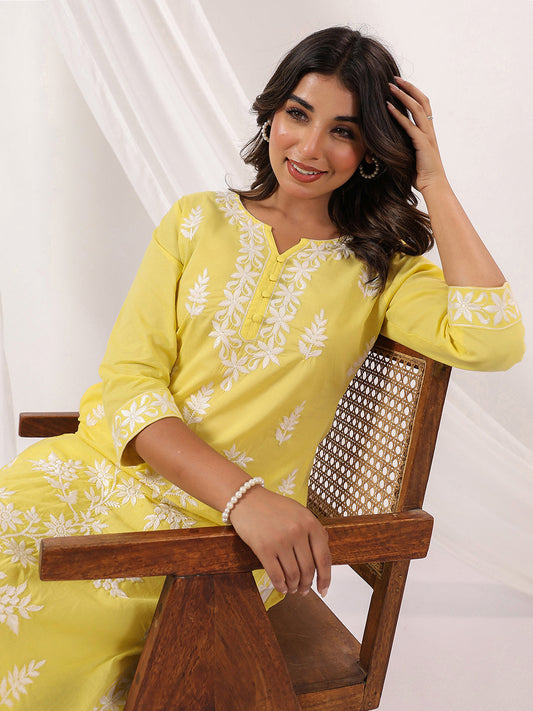 Janasya Light Cotton Embroidered Straight Kurta | Swadesiicart