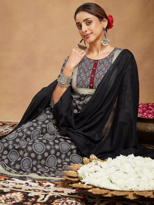 Janasya Dark Cotton Ajrakh Straight Kurta Set | Swadesiicart