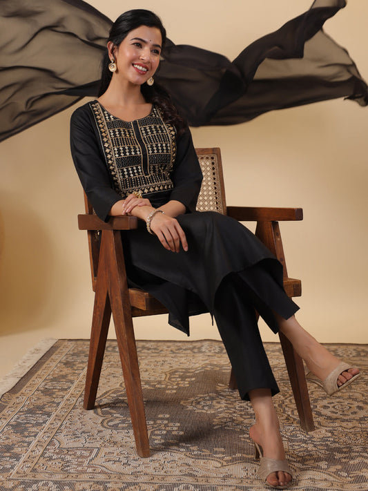 Janasya Dark Cotton Blend Yoke Embroidery Straight Kurta Set | Swadesiicart