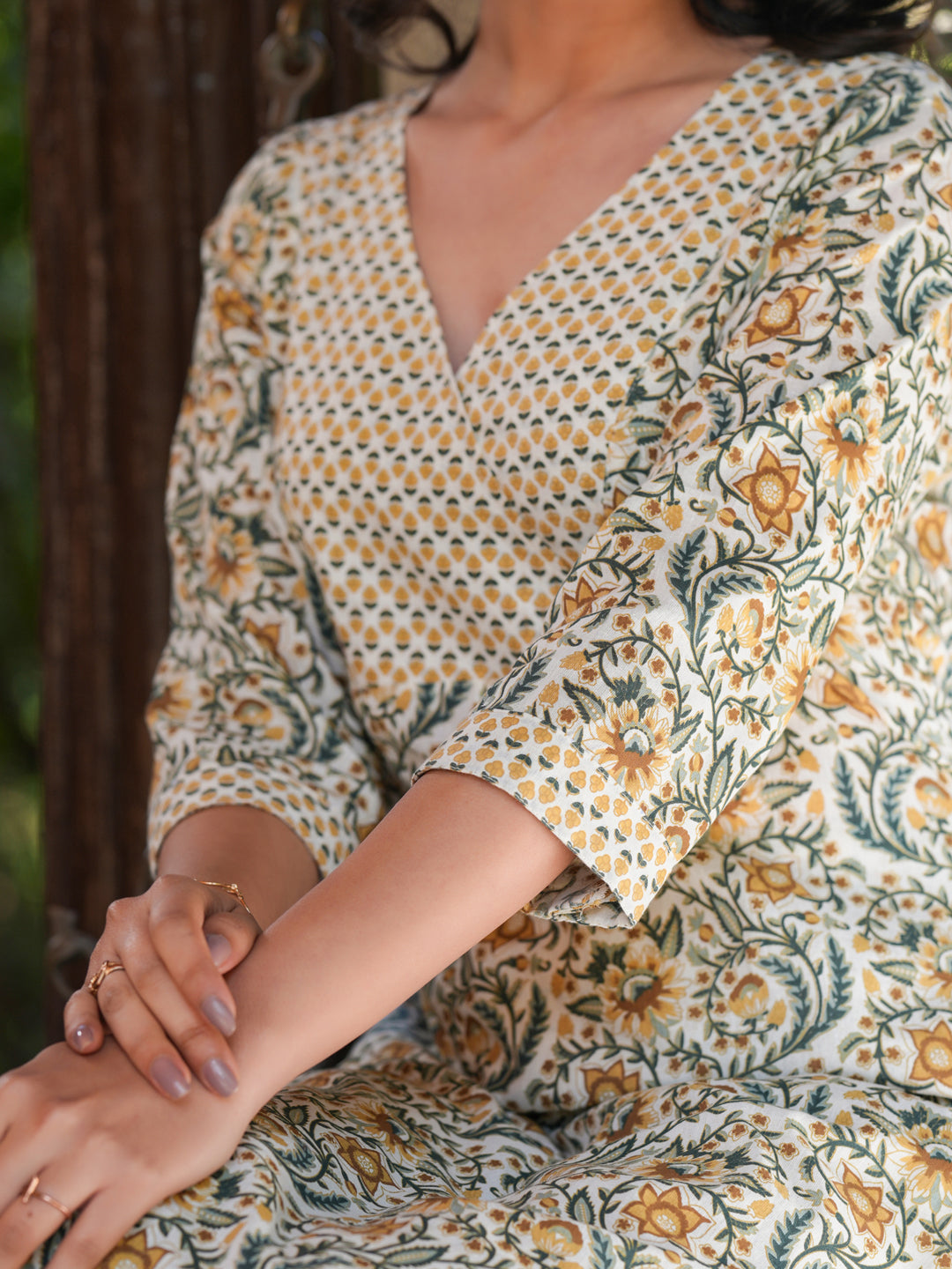 Janasya Light Cotton Floral Straight Kurta Set | Swadesiicart