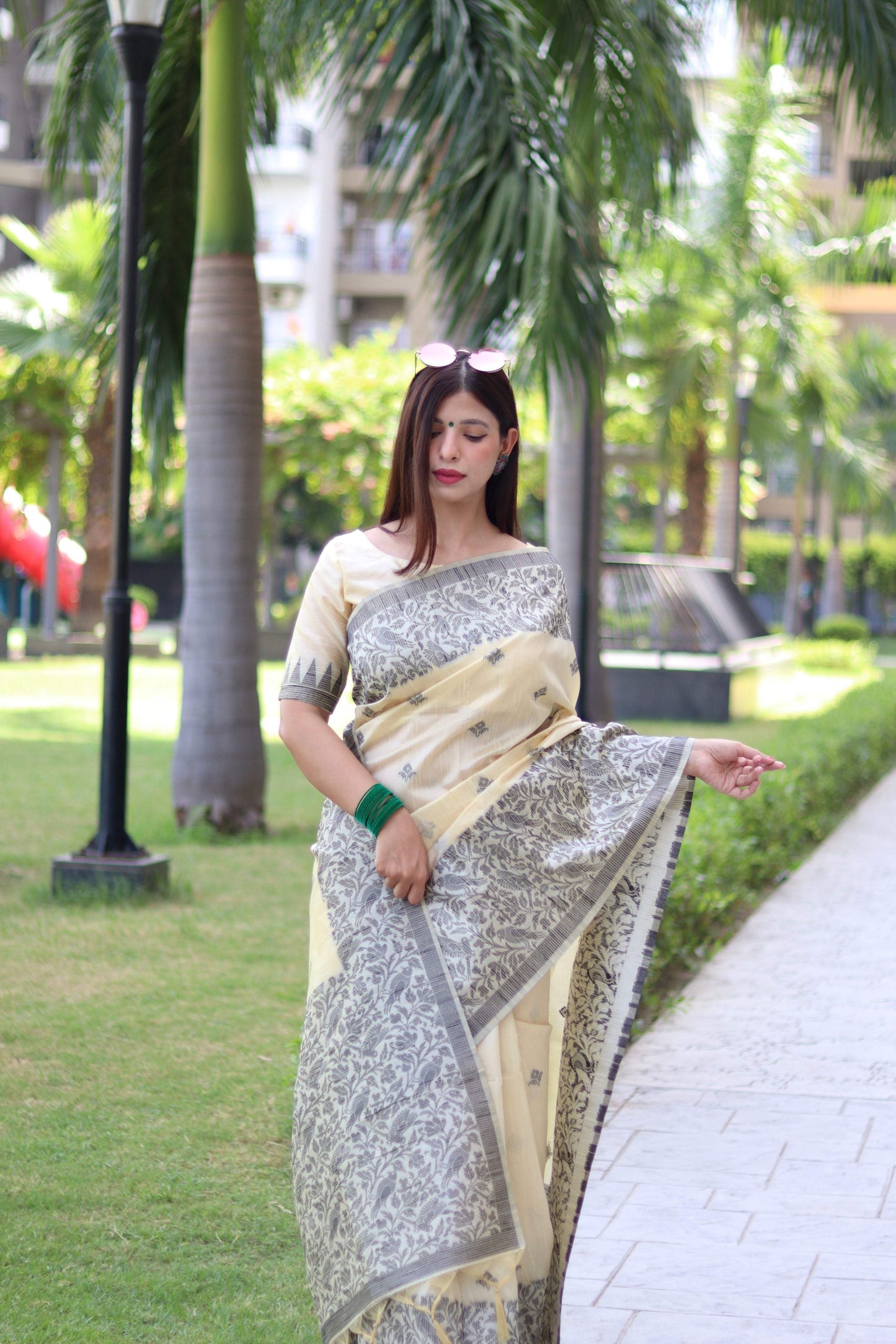 Jyoti Fashion Women's Cream Handloom Raw Silk Weaving Pallu Traditional Saree with Blouse | Swadesiicart