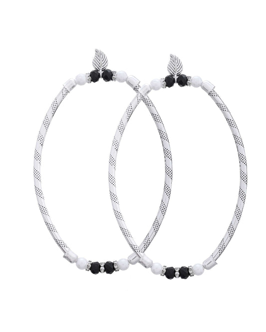Jewels Nest Set of 2 Silver-Plated Black & White Beaded Anklets with Leaf Charm