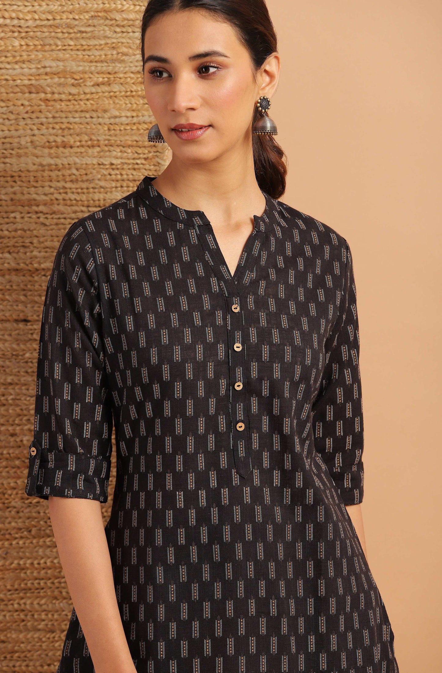 Janasya Women's Black Cotton Slub Geometric Print Straight Tunic | Swadesiicart