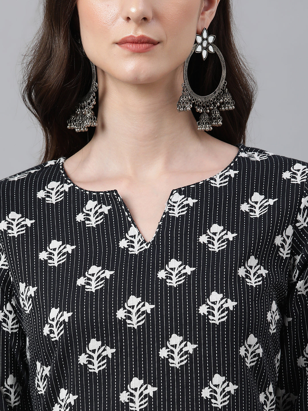 Janasya Women's Black Cotton Floral Printed Casual Straight Kurta | Swadesiicart