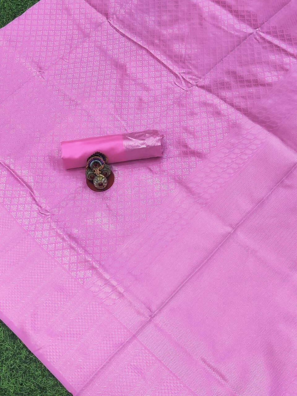 DEIANA'S Beautiful Designer Golden zari Soft Lichi Silk Saree - Baby pink - Swadesiicart