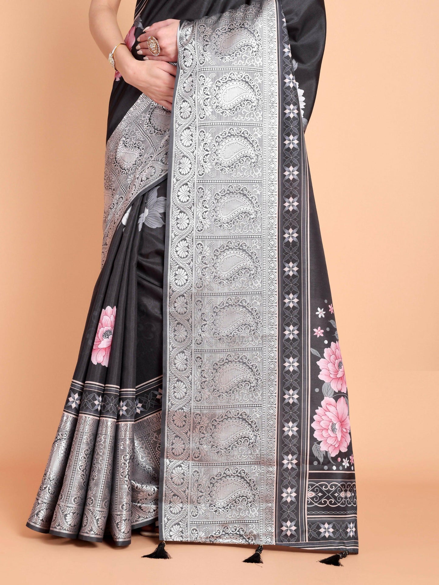 Vamsee Bhavi Black Georgette Saree - Swadesiicart