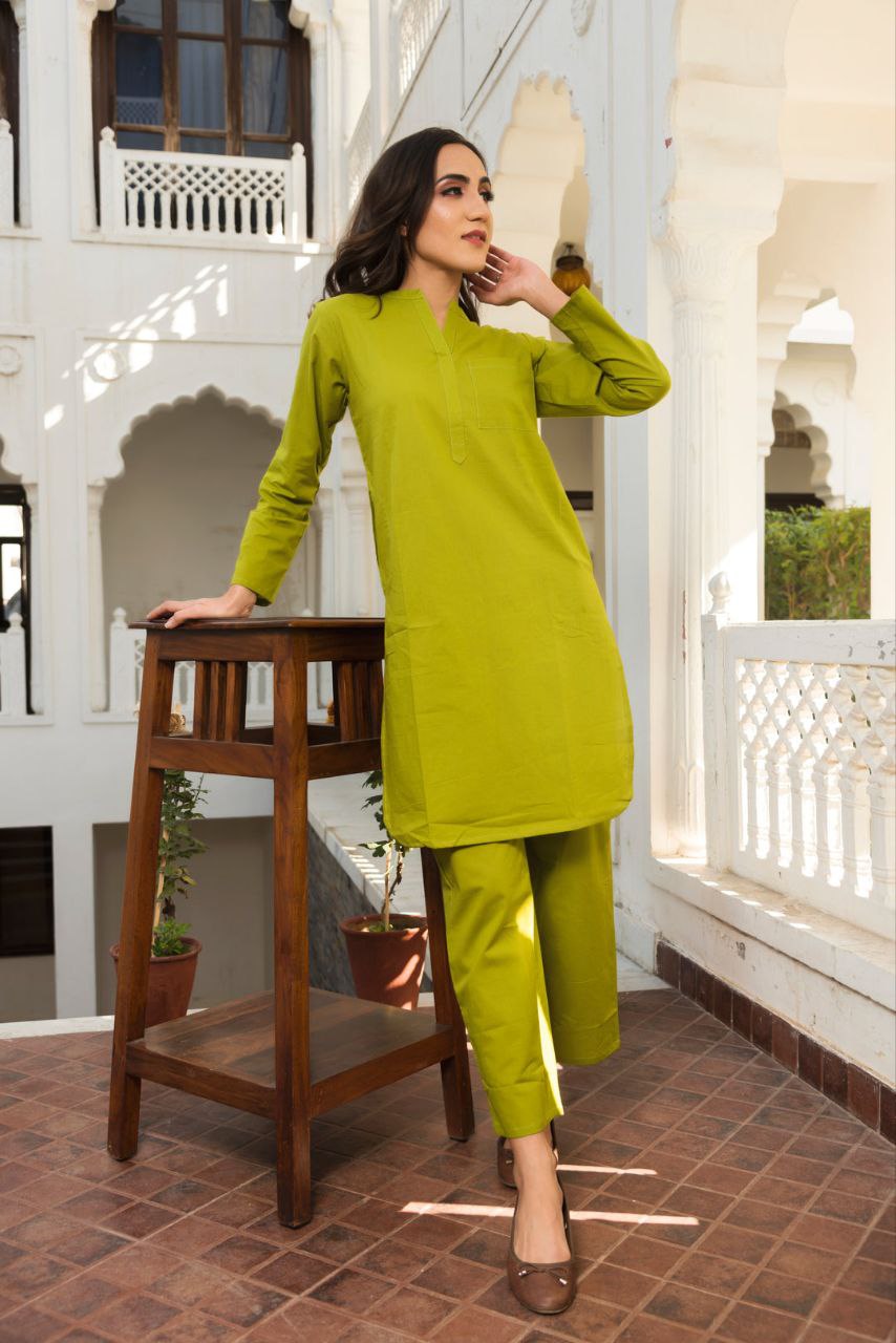 NOZ2TOZ Women's Knee Length Mandrian Collar Neck 3/4 Sleeves Solid Co-Ords Set - Green - Swadesiicart