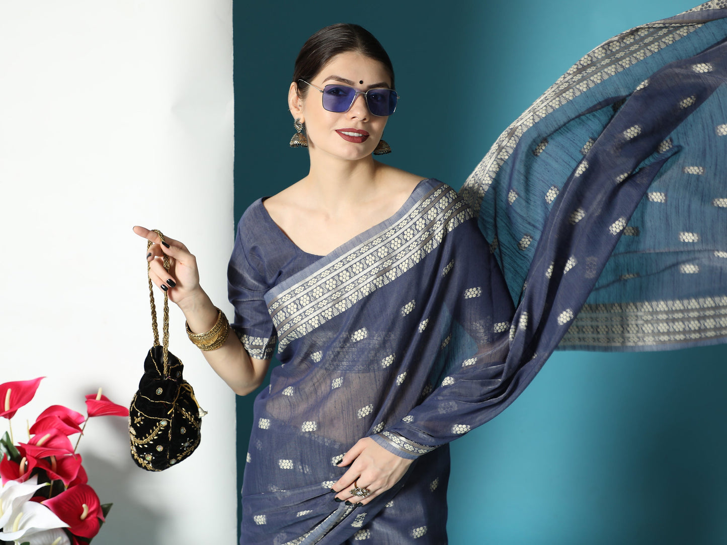 Vishnu Weaves Women's Navy Blue Lucknowi Cotton Chikankari Woven Saree with Blouse - Swadesiicart