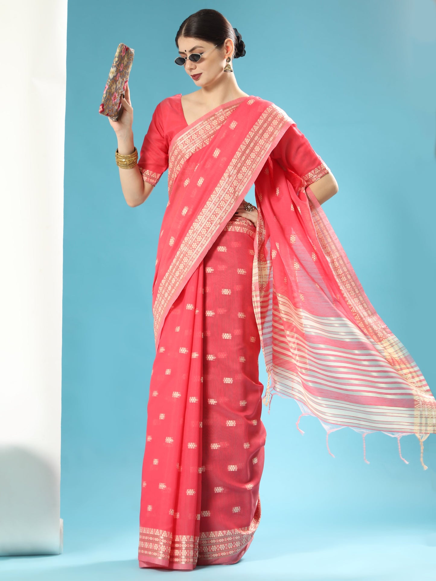 Vishnu Weaves Women's Red Lucknowi Cotton Chikankari Woven Saree with Blouse - Swadesiicart